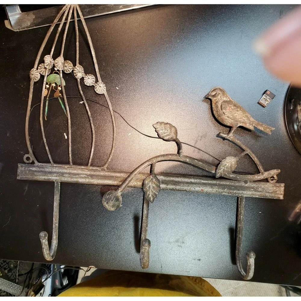 Rustic‎ Metal Bird and Birdcage Wall Hook Rack 3-Hook Entryway Organizer Bronze